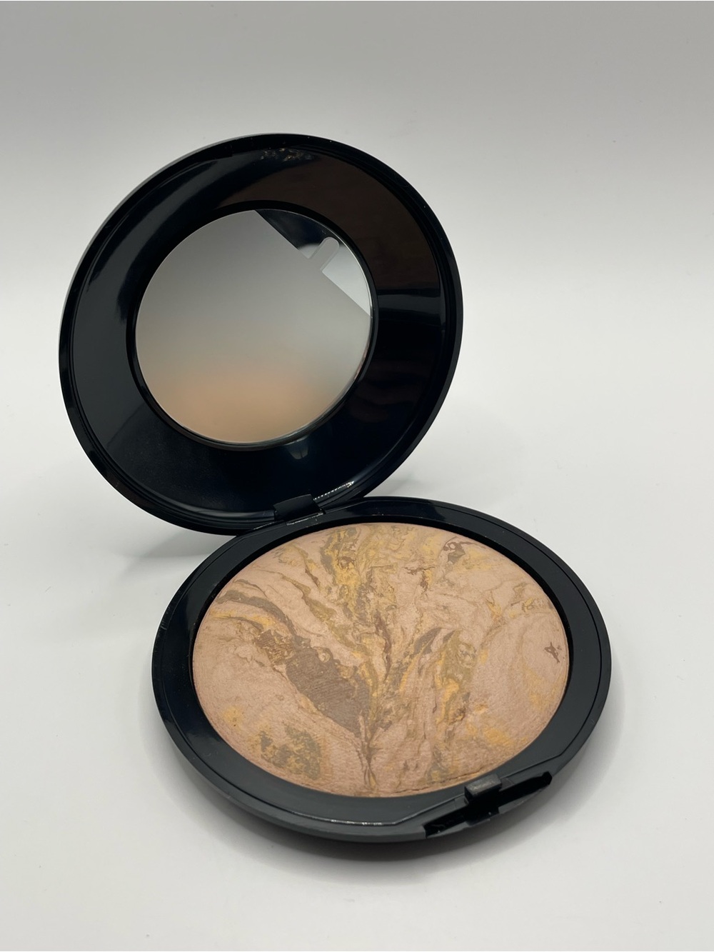 Laura Geller Baked Balance-N-Brighten
Foundation Medium .71 oz